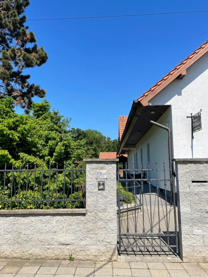 Penzion U Bohusa Lednice Exterior foto