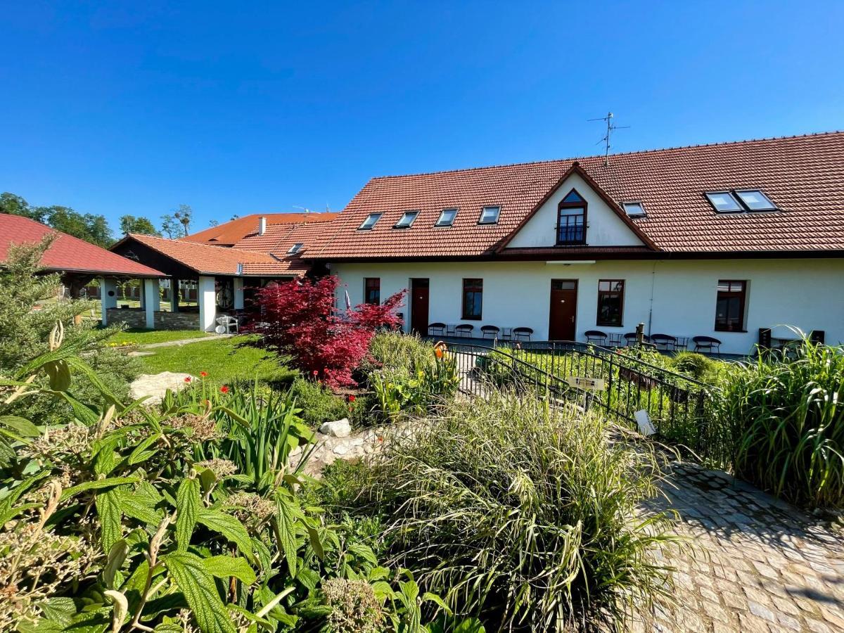 Penzion U Bohusa Lednice Exterior foto